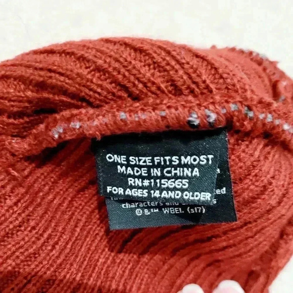 Harry Potter Gryffindor Knit Cuff Pom Pom  Beanie hat Burgundy Gray Patch OS - Picture 6 of 7